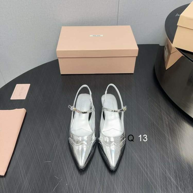 Picture of Miumiu Shoes _SKUMiuMiusz35-404CMYM120118006
